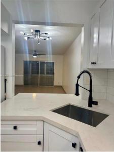 1801 NW 75th Ave 304, Plantation, Florida 33313, Stati Uniti