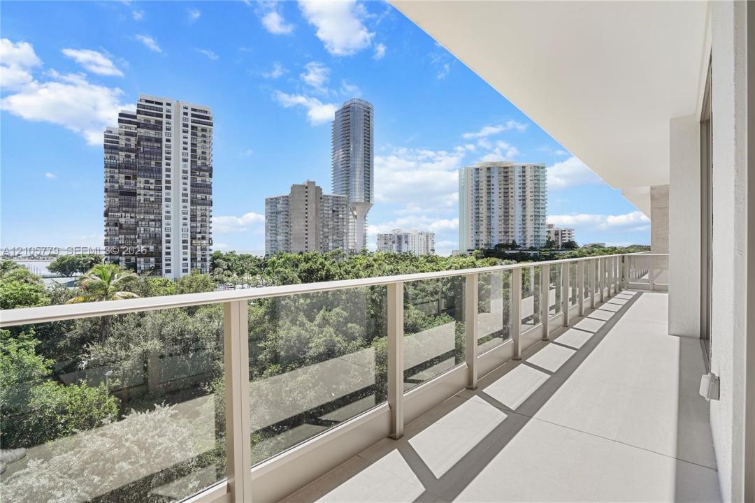2200 Brickell Ave PH02, Miami, Floryda 33129, USA