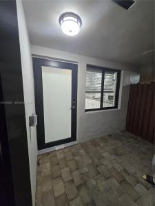 930 NW 32nd Pl right side next to laundr, Miami, Florida 33125, USA