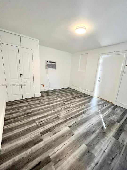 1648 NE 172 ST 2, North Miami Beach, Floride 33162, États-Unis
