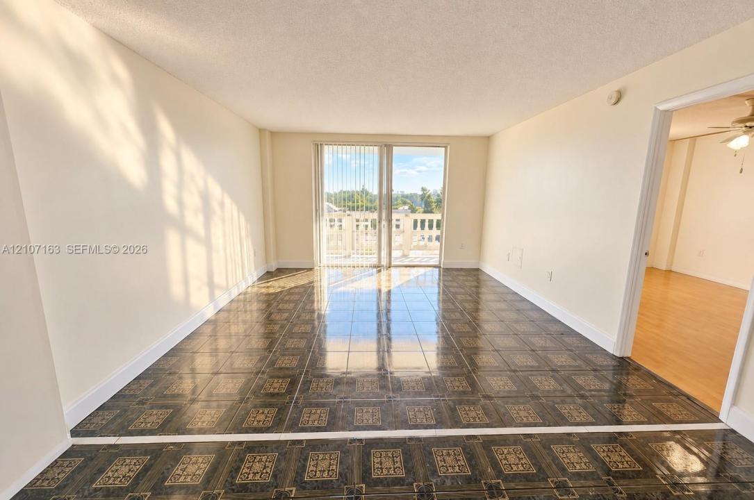 15600 NW 7th Ave 704, Miami, Florida 33169, Estados Unidos
