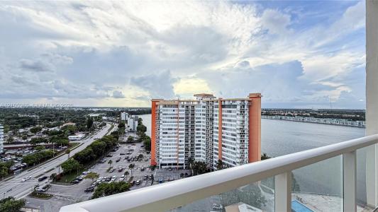 1351 NE Miami Gardens Dr 1701E, Miami, フロリダ 33179, アメリカ合衆国