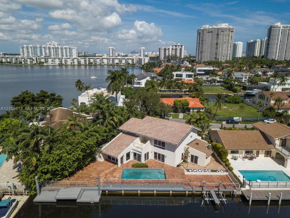 3226 NE 168th St, North Miami Beach, Floride 33160, États-Unis