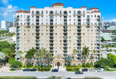 616 CLEARWATER PARK Road 412, West Palm Beach, Floryda 33401, USA