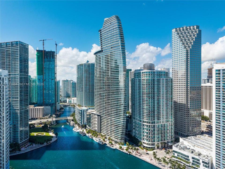 300 Biscayne Boulevard Way 3501E, Miami, Florida 33131, USA