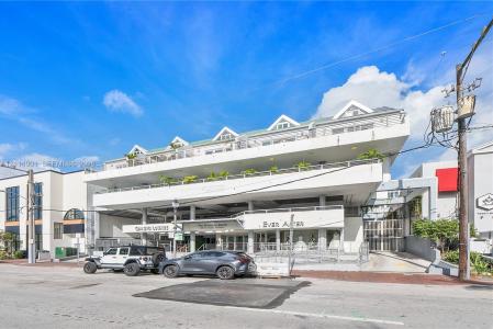2977 Mcfarlane Rd 9, Miami, Floryda 33133, USA