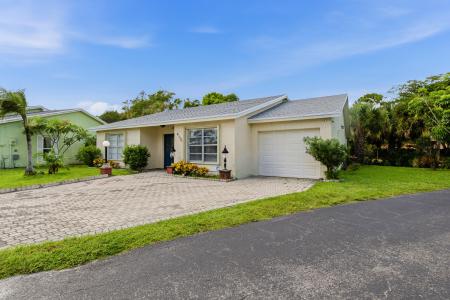 4120 PINE GREEN Run, Lake Worth, Florida 33467, USA