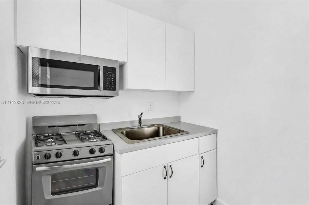 250 NE 77th St 7635, Miami, Flórida 33138, Estados Unidos