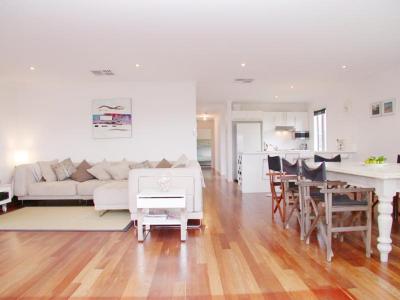 8 Falcon Street, Port Willunga, SA 5173, Australia