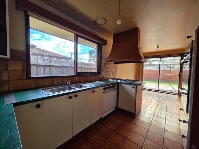 18 Debbie Close, Clarinda, VIC 3169, Australia