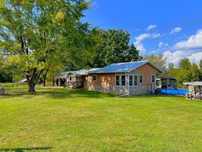 1676 MOONLIGHT RD, Mammoth Spring, Missouri 72554, USA
