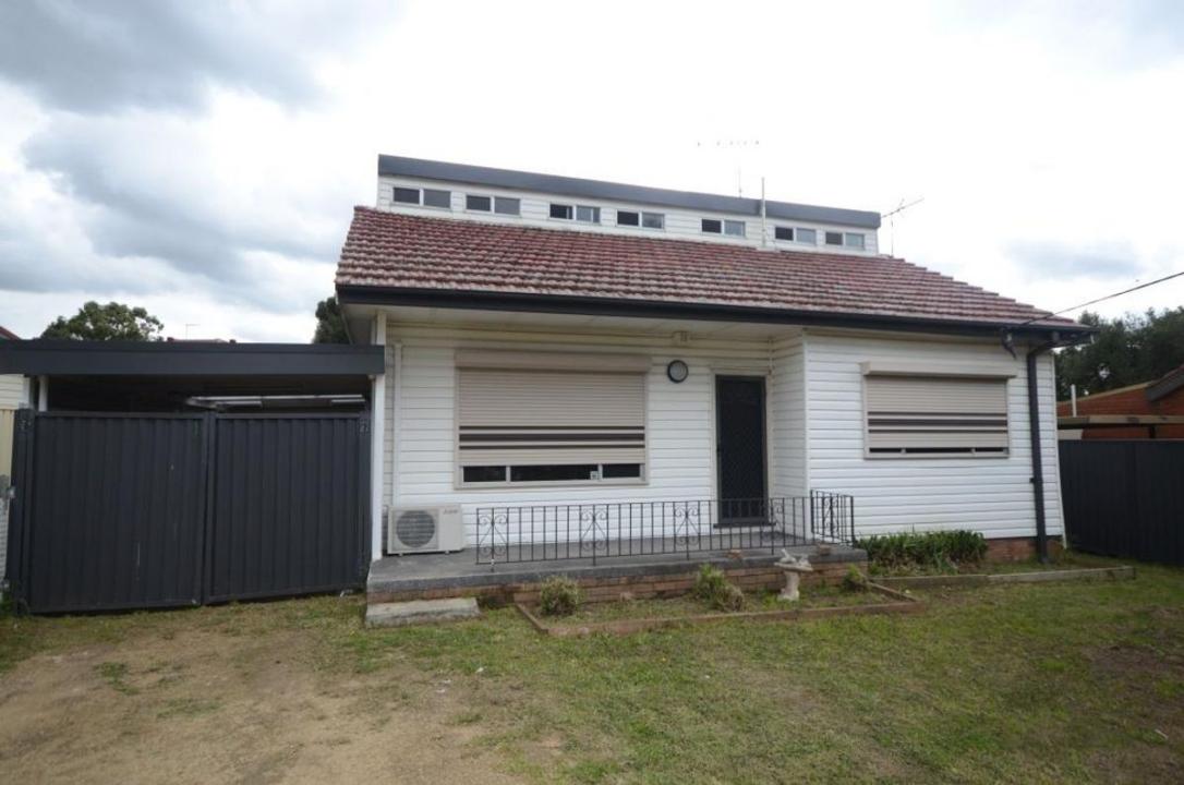2 Mimosa Ave, Toongabbie, NSW 2146, Australia