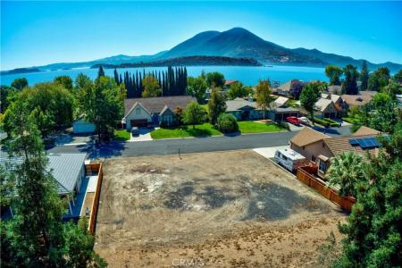 8456 Paradise Valley Boulevard, Lucerne, California 95458, HOA KỲ