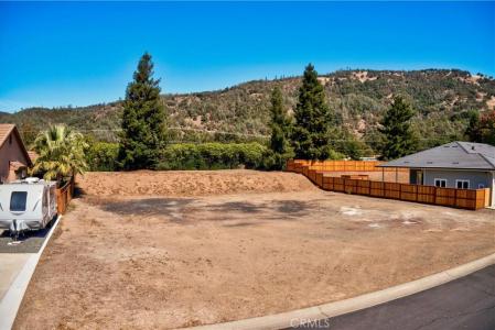 8456 Paradise Valley Boulevard, Lucerne, California 95458, HOA KỲ