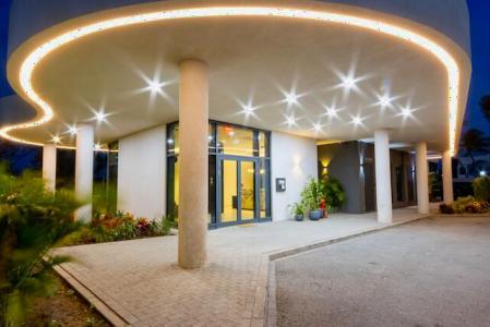 Amazing Fourteen Mullet Bay 3 Bedroom Apartment For Sale, Cupecoy, Sint Maarten