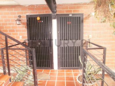 Urbanización Nueva Casarapa, Sector El Trapiche, Guarenas Edificio 12D, piso 2, Guarenas, Miranda 1220, Venezuela