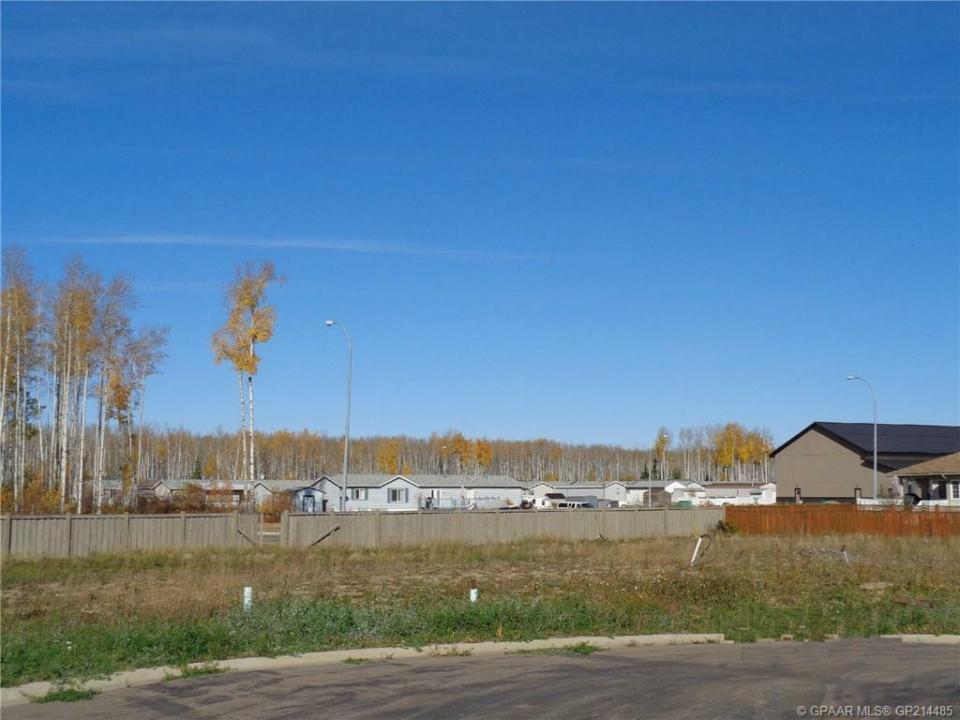 11 BEAR CREEK DRIVE, High Level, Alberta T0H 1Z0, Canada