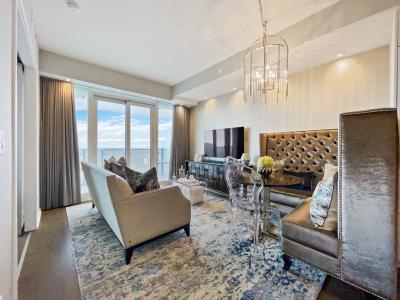 1 Bloor Street East, Toronto, Ontario M4W 0A8, Canada