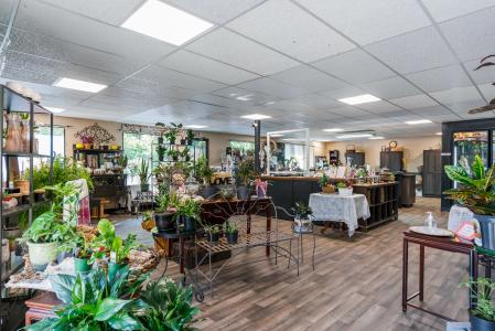 735 Columbia Avenue, Castlegar, 브리티시 컬럼비아주 V1N 1H1, 캐나다
