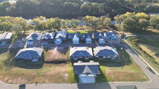 Lot 22 & 23 Patrick John Drive, Eau Claire, ויסקונסין 54703, ארצות הברית של אמריקה