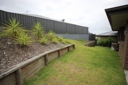 17 Medina Place, Cameron Park, NSW 2285, Austrália