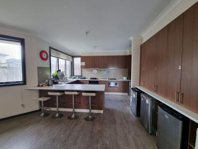 2/4 Hilltop Avenue, Clayton, VIC 3168, Australia