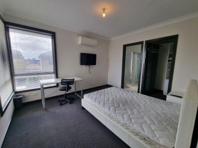 2/4 Hilltop Avenue, Clayton, VIC 3168, Australia