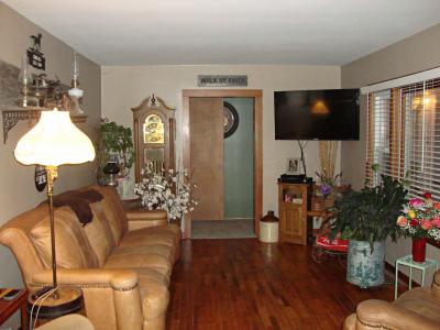 12810 Hart Road, Loogootee, Indiana 47553, USA