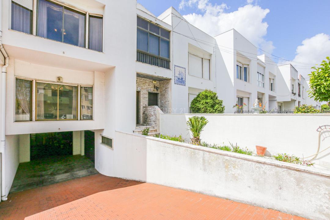 Home For Sale, Amadora Lisbon 2720516 Portugal