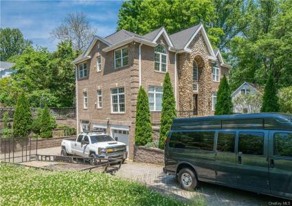 81 Somerset Drive, Yonkers, ניו יורק 10710, ארצות הברית של אמריקה