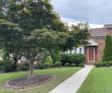 230 West Lake Circle, Madison, Alabama 35758, USA