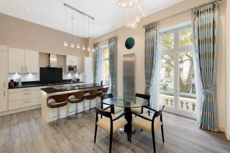 11, New Home, Royaume-Uni