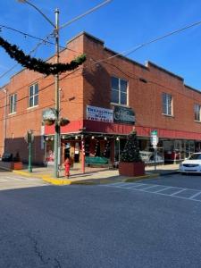 405 Main Street, Paintsville, Kentucky 41240, USA