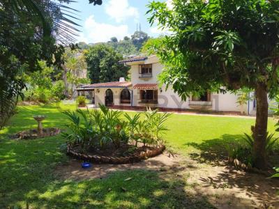 Calle Falcon Prados del Este , Caracas, Miranda 1080, Venezuela