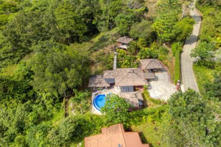 Dominical , Escaleras Bahía Ballena Osa, Puntarenas 60605, Costa Rica