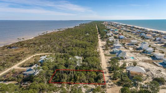701 E Pine Ave, St George Island, Florida 32328, USA