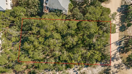 701 E Pine Ave, St George Island, Florida 32328, USA