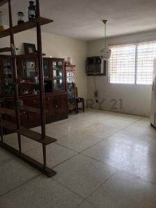 Calle 67B entre Av. 13 y 13A Quinta Mijagual, Maracaibo, Zulia 00001, Venezuela