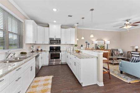 2011 Harvey Mitchell Parkway S, College Station, Teksas 77840-5102, Amerika Birleşik Devletleri