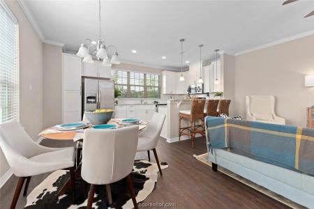 2011 Harvey Mitchell Parkway S, College Station, Teksas 77840-5102, Amerika Birleşik Devletleri