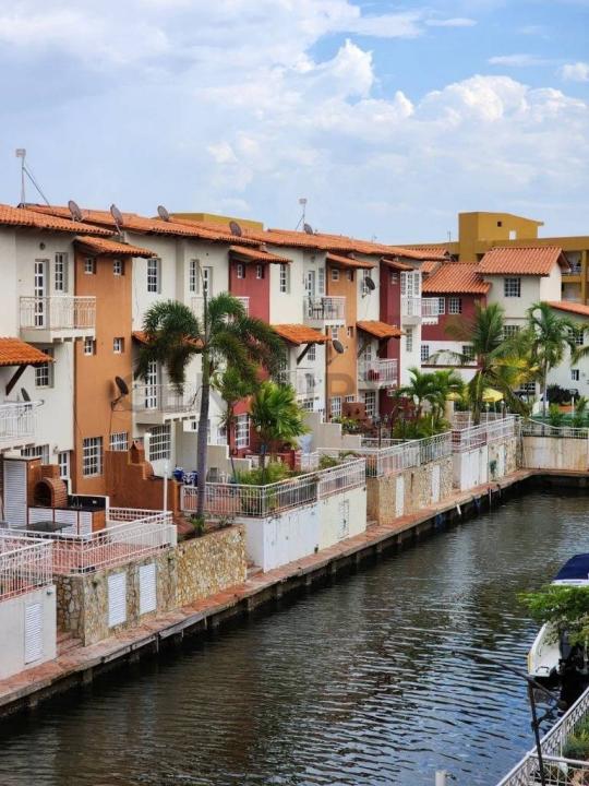 AVENIDA R-16 CONJUNTO RESIDENCIAL VILLA MARTINIQUE, Lechería, Anzoategui 6016, ベネズエラ