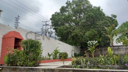 AV. Principal el Castaño, justo   frente al casttillo Nro.392, Maracay, Aragua 00001, Venezuela