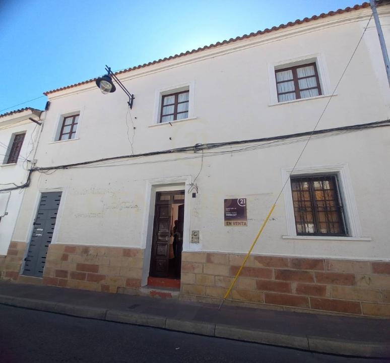 Single Family House For Sale, Calle Azurduy 72 Sucre Chuquisaca 00001 Bolivia