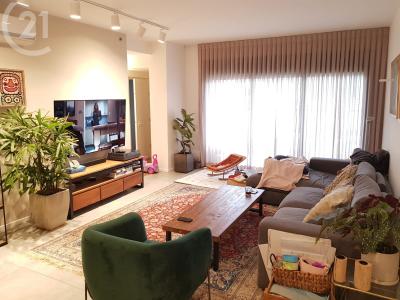 טשרניחובסקי, Herzliya, Israel