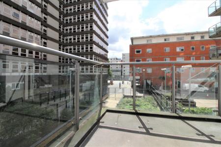 Axon Place, ILFORD, בריטניה