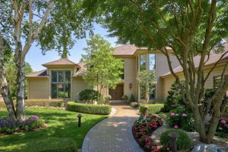 210 Golfview, Saginaw, Michigan 48638, USA