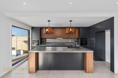 66 Melrose Street, Middleton Grange, NSW 2171, Australia