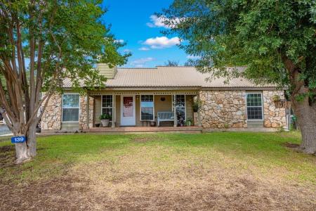 139/143 Eickenroht, Ingram, טקסס 78025, ארצות הברית של אמריקה 