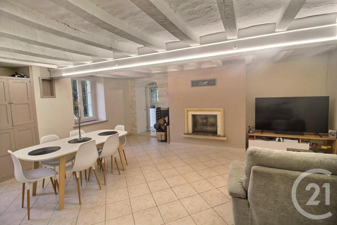 Cloyes Les Trois Rivieres, סאנטר 28220, צרפת
