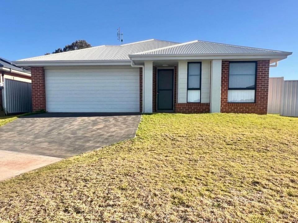 14 Yuwambi Close, Parkes, NSW 2870, Australia